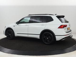 Volkswagen Tiguan Allspace 1.5 TSI R Line 7-Persoons | Panoramadak | Stoelverwarming | Trekhaak | Massage | Keyless | 19'' |...
