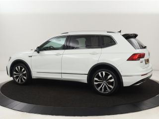 Volkswagen Tiguan Allspace 1.5 TSI R Line | Stoelverwarming | Camera | Adaptive cruise | Carplay | Navigatie | Full LED | 20...