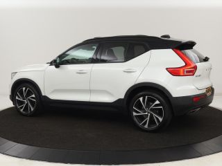 Volvo  XC40 2.0 T5 R Design Luxury Line | Panoramadak | Adaptive cruise | 360 Camera | Stoel & stuurverwarmin...