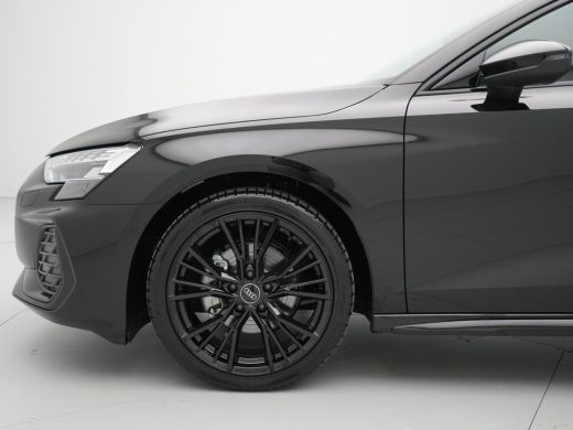 Audi A3 Limousine 35 TFSI S edition Panodak SONOS Ambient lichtpakket verw. voorstoelen Camera ActivLease financial lease