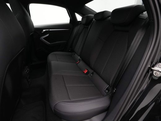 Audi A3 Limousine 35 TFSI S edition Panodak SONOS Ambient lichtpakket verw. voorstoelen Camera ActivLease financial lease