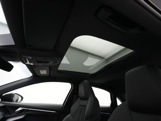 Audi A3 Limousine 35 TFSI S edition Panodak SONOS Ambient lichtpakket verw. voorstoelen Camera ActivLease financial lease
