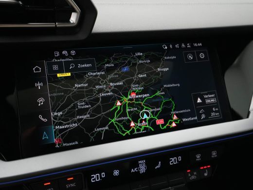 Audi A3 Limousine 35 TFSI S edition Panodak SONOS Ambient lichtpakket verw. voorstoelen Camera ActivLease financial lease