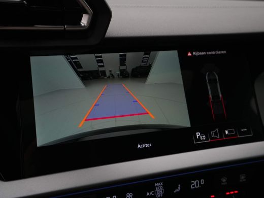 Audi A3 Limousine 35 TFSI S edition Panodak SONOS Ambient lichtpakket verw. voorstoelen Camera ActivLease financial lease