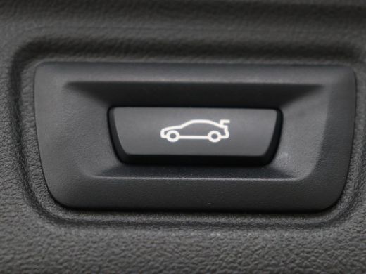 BMW 3 Serie 320e M Sport | Adaptive cruise | Leder | Trekhaak | Stoelverwarming | 360 Camera | Laserlicht | C... ActivLease financial lease