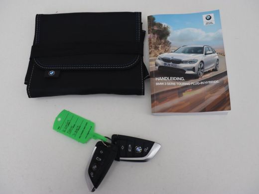 BMW 3 Serie 320e M Sport | Adaptive cruise | Leder | Trekhaak | Stoelverwarming | 360 Camera | Laserlicht | C... ActivLease financial lease