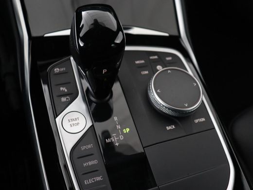 BMW 3 Serie Touring 330e Business Edition Plus | Leder Bekleding | Carplay | Cruise Control | Navigatie | Las... ActivLease financial lease