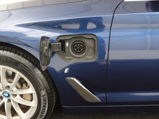 BMW 5 Serie 530e iPerformance | Leder | Stoelverwarming | Sfeerverlichting | Full LED | Navigatie | Parkeerhu... ActivLease financial lease