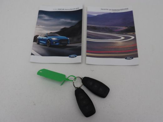 Ford Focus 1.0 EcoBoost Hybrid ST Line | Panoramadak | Adaptive cruise | Camera | B&O Sound | Carplay | Navi... ActivLease financial lease