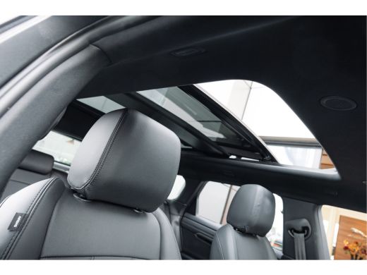 Land Rover Range Rover Evoque P300e AWD R-Dynamic SE | Cold Climate | Pano | 20 Inch | Black Pack | Keyless | Meridian | ACC ActivLease financial lease