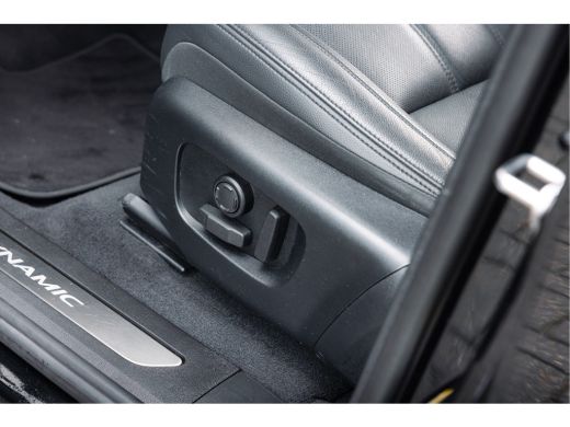 Land Rover Range Rover Evoque P300e AWD R-Dynamic SE | Cold Climate | Pano | 20 Inch | Black Pack | Keyless | Meridian | ACC ActivLease financial lease