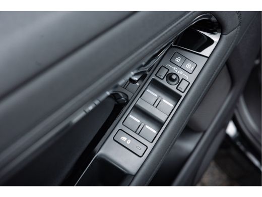 Land Rover Range Rover Evoque P300e AWD R-Dynamic SE | Cold Climate | Pano | 20 Inch | Black Pack | Keyless | Meridian | ACC ActivLease financial lease