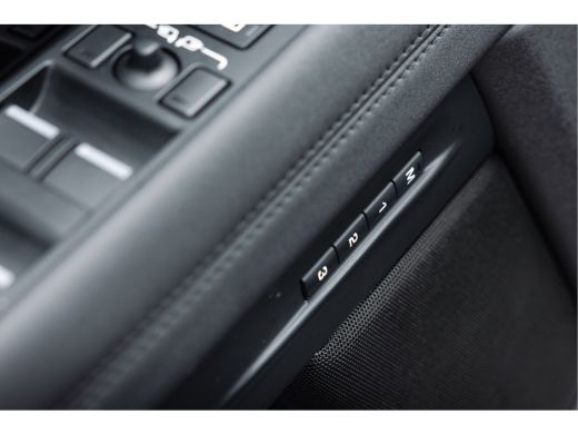 Land Rover Range Rover Evoque P300e AWD R-Dynamic SE | Cold Climate | Pano | 20 Inch | Black Pack | Keyless | Meridian | ACC ActivLease financial lease