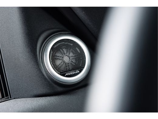 Land Rover Range Rover Evoque P300e AWD R-Dynamic SE | Cold Climate | Pano | 20 Inch | Black Pack | Keyless | Meridian | ACC ActivLease financial lease