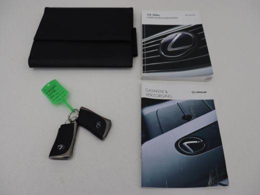 Lexus UX 300e Business 54 kWh | 1e eigenaar | Adaptive cruise | Carplay | Camera | Navigatie | Full LED | ... ActivLease financial lease