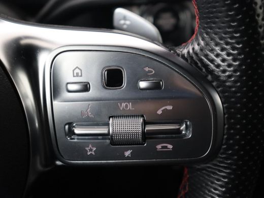 Mercedes-Benz A-Klasse 180 AMG | Adaptive cruise | Trekhaak | Stoelverwarming | Camera | Leder/Alcantara | Sfeerverlicht... ActivLease financial lease