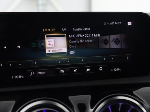 Mercedes-Benz A-Klasse 180 AMG | Adaptive cruise | Trekhaak | Stoelverwarming | Camera | Leder/Alcantara | Sfeerverlicht... ActivLease financial lease