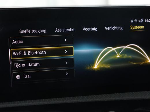 Mercedes-Benz A-Klasse 180 AMG | Adaptive cruise | Trekhaak | Stoelverwarming | Camera | Leder/Alcantara | Sfeerverlicht... ActivLease financial lease