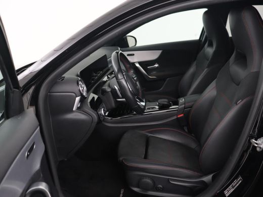 Mercedes-Benz A-Klasse 180 AMG | Adaptive cruise | Trekhaak | Stoelverwarming | Camera | Leder/Alcantara | Sfeerverlicht... ActivLease financial lease