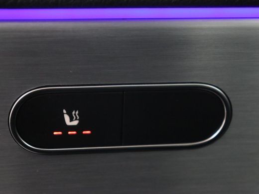 Mercedes-Benz A-Klasse 180 AMG | Adaptive cruise | Trekhaak | Stoelverwarming | Camera | Leder/Alcantara | Sfeerverlicht... ActivLease financial lease