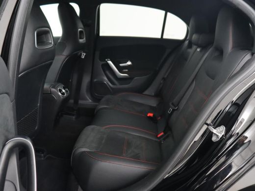 Mercedes-Benz A-Klasse 180 AMG | Adaptive cruise | Trekhaak | Stoelverwarming | Camera | Leder/Alcantara | Sfeerverlicht... ActivLease financial lease