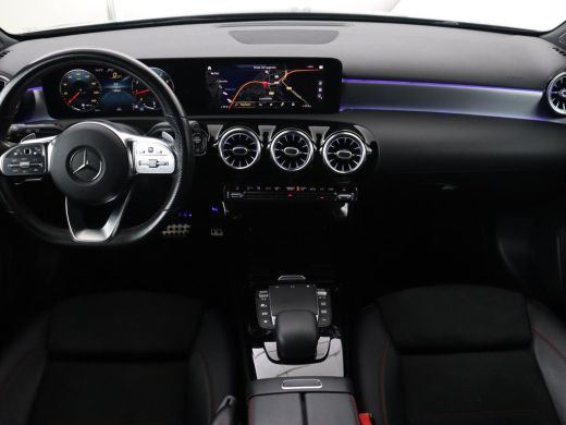 Mercedes-Benz A-Klasse 180 AMG | Adaptive cruise | Trekhaak | Stoelverwarming | Camera | Leder/Alcantara | Sfeerverlicht... ActivLease financial lease