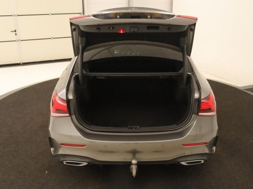 Mercedes-Benz A-Klasse 180d AMG Night | Panoramadak | Trekhaak | Stoelverwarming | Camera | Widescreen | Navigatie | Ful... ActivLease financial lease