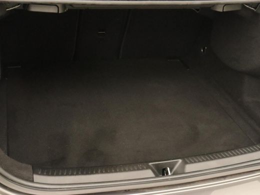 Mercedes-Benz A-Klasse 180d AMG Night | Panoramadak | Trekhaak | Stoelverwarming | Camera | Widescreen | Navigatie | Ful... ActivLease financial lease