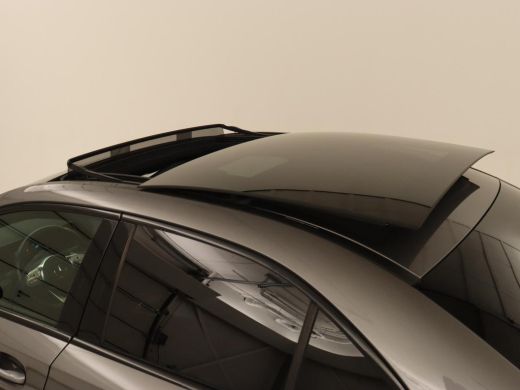 Mercedes-Benz A-Klasse 180d AMG Night | Panoramadak | Trekhaak | Stoelverwarming | Camera | Widescreen | Navigatie | Ful... ActivLease financial lease