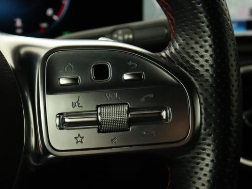 Mercedes-Benz A-Klasse 180d AMG Night | Panoramadak | Trekhaak | Stoelverwarming | Camera | Widescreen | Navigatie | Ful... ActivLease financial lease