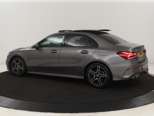 Mercedes-Benz A-Klasse 180d AMG Night | Panoramadak | Trekhaak | Stoelverwarming | Camera | Widescreen | Navigatie | Ful... ActivLease financial lease