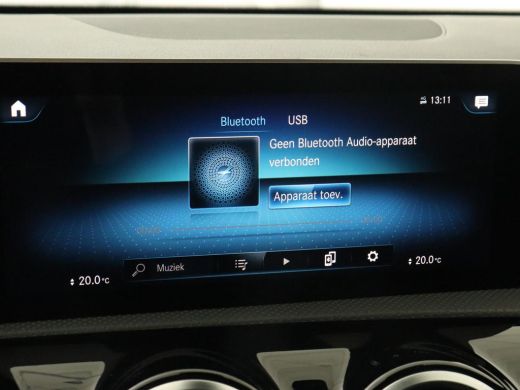 Mercedes-Benz A-Klasse 180d AMG Night | Panoramadak | Trekhaak | Stoelverwarming | Camera | Widescreen | Navigatie | Ful... ActivLease financial lease