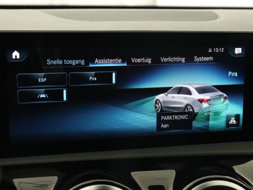 Mercedes-Benz A-Klasse 180d AMG Night | Panoramadak | Trekhaak | Stoelverwarming | Camera | Widescreen | Navigatie | Ful... ActivLease financial lease