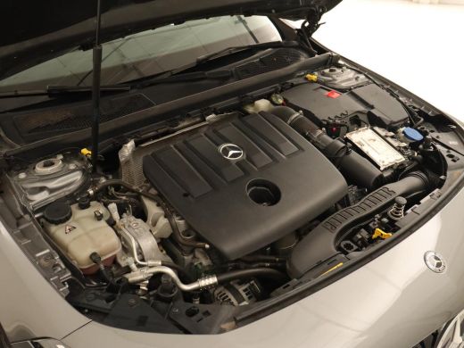 Mercedes-Benz A-Klasse 180d AMG Night | Panoramadak | Trekhaak | Stoelverwarming | Camera | Widescreen | Navigatie | Ful... ActivLease financial lease