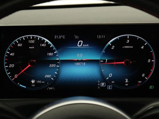 Mercedes-Benz A-Klasse 180d AMG Night | Panoramadak | Trekhaak | Stoelverwarming | Camera | Widescreen | Navigatie | Ful... ActivLease financial lease