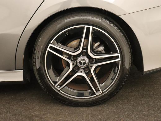 Mercedes-Benz A-Klasse 180d AMG Night | Panoramadak | Trekhaak | Stoelverwarming | Camera | Widescreen | Navigatie | Ful... ActivLease financial lease