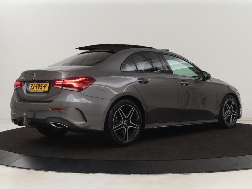 Mercedes-Benz A-Klasse 180d AMG Night | Panoramadak | Trekhaak | Stoelverwarming | Camera | Widescreen | Navigatie | Ful... ActivLease financial lease