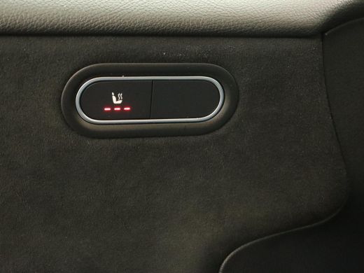 Mercedes-Benz A-Klasse 180d AMG Night | Panoramadak | Trekhaak | Stoelverwarming | Camera | Widescreen | Navigatie | Ful... ActivLease financial lease