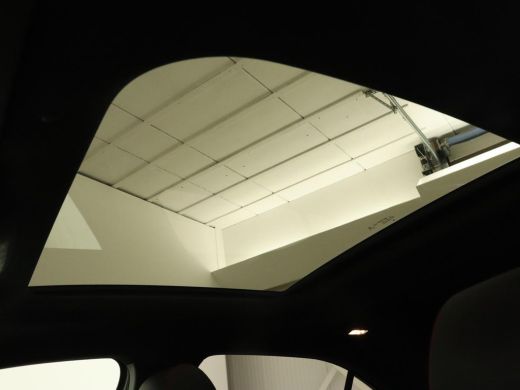 Mercedes-Benz A-Klasse 180d AMG Night | Panoramadak | Trekhaak | Stoelverwarming | Camera | Widescreen | Navigatie | Ful... ActivLease financial lease