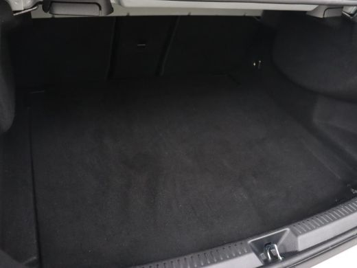 Mercedes-Benz A-Klasse 200 AMG | Panoramadak | Carplay | Memory | Matrix LED | Leder/Alcantara | Keyless | Sfeerverlicht... ActivLease financial lease