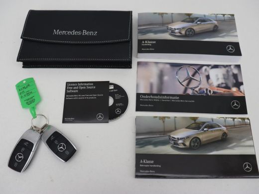Mercedes-Benz A-Klasse 200 AMG | Panoramadak | Carplay | Memory | Matrix LED | Leder/Alcantara | Keyless | Sfeerverlicht... ActivLease financial lease