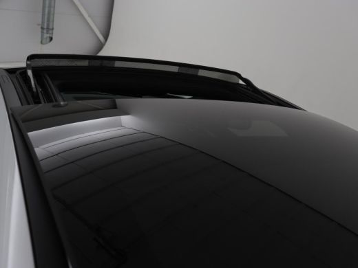 Mercedes-Benz A-Klasse 200 AMG | Panoramadak | Carplay | Memory | Matrix LED | Leder/Alcantara | Keyless | Sfeerverlicht... ActivLease financial lease