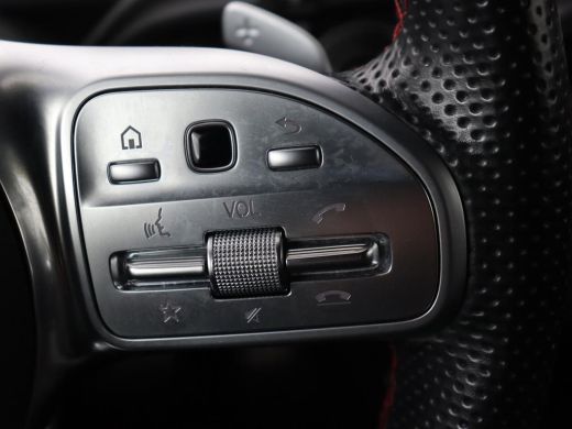 Mercedes-Benz A-Klasse 200 AMG | Panoramadak | Carplay | Memory | Matrix LED | Leder/Alcantara | Keyless | Sfeerverlicht... ActivLease financial lease