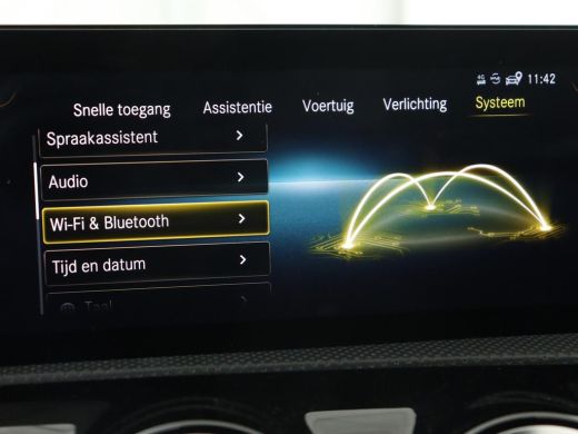Mercedes-Benz A-Klasse 200 AMG | Panoramadak | Carplay | Memory | Matrix LED | Leder/Alcantara | Keyless | Sfeerverlicht... ActivLease financial lease