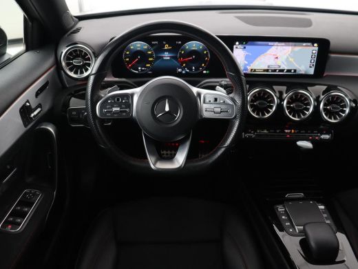 Mercedes-Benz A-Klasse 200 AMG | Panoramadak | Carplay | Memory | Matrix LED | Leder/Alcantara | Keyless | Sfeerverlicht... ActivLease financial lease