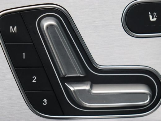 Mercedes-Benz A-Klasse 200 AMG | Panoramadak | Carplay | Memory | Matrix LED | Leder/Alcantara | Keyless | Sfeerverlicht... ActivLease financial lease