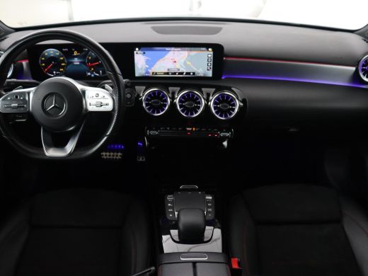 Mercedes-Benz A-Klasse 200 AMG | Panoramadak | Carplay | Memory | Matrix LED | Leder/Alcantara | Keyless | Sfeerverlicht... ActivLease financial lease
