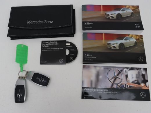 Mercedes-Benz A-Klasse 250e AMG Limited | Stoelverwarming | Widescreen | Sfeerverlichting | Camera | Navigatie | Leder/A... ActivLease financial lease