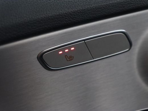 Mercedes-Benz C-Klasse 160 AMG Uprade Edition | Panoramadak | Stoelverwarming | Camera | Carplay | Leder/Alcantara | Nav... ActivLease financial lease