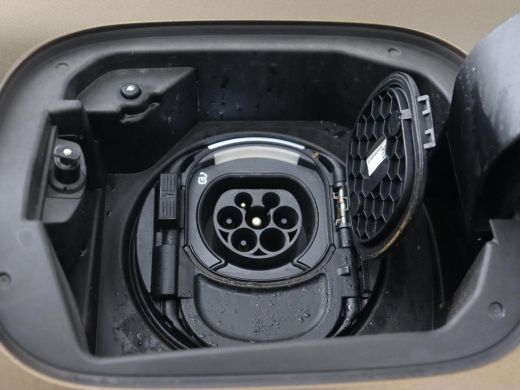 Mercedes-Benz CLA 250e AMG Night | Stoelverwarming | Carplay | Camera | Widescreen | Sfeerverlichting | Leder/Alcan... ActivLease financial lease